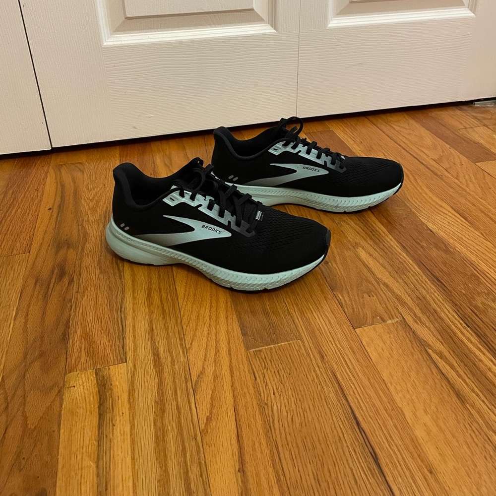 Womens running shoe